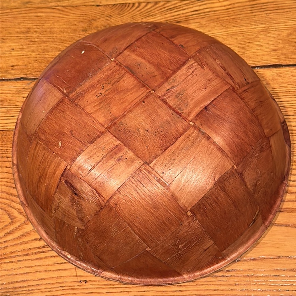 Vintage 70s Woven Wood Parquet Salad/Popcorn/Fruit Bowl Farmhouse Rustic 10” - Picture 2 of 2